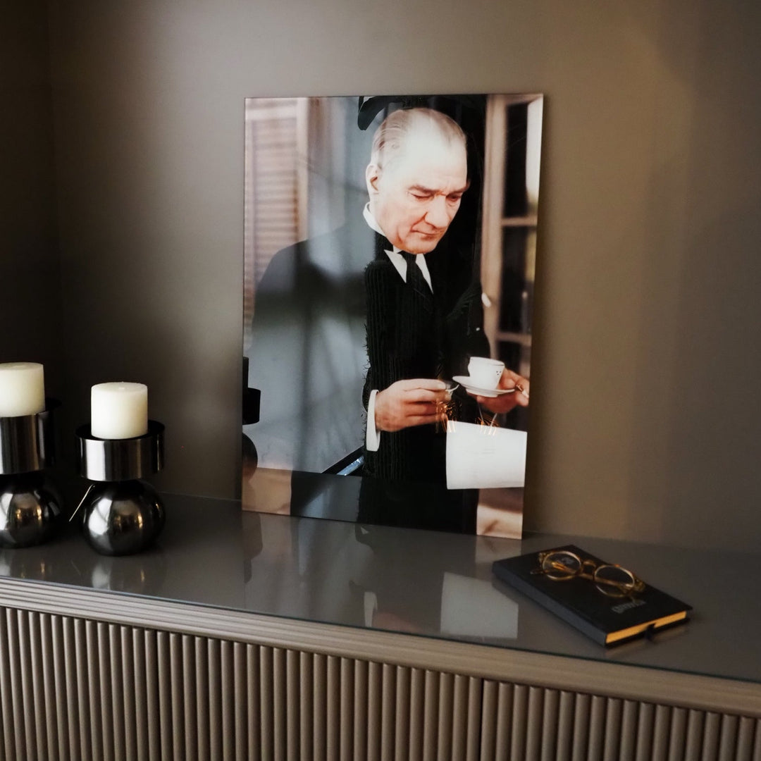 Atatürk Kahve İçerken 02 Cam Tablo - ATC053