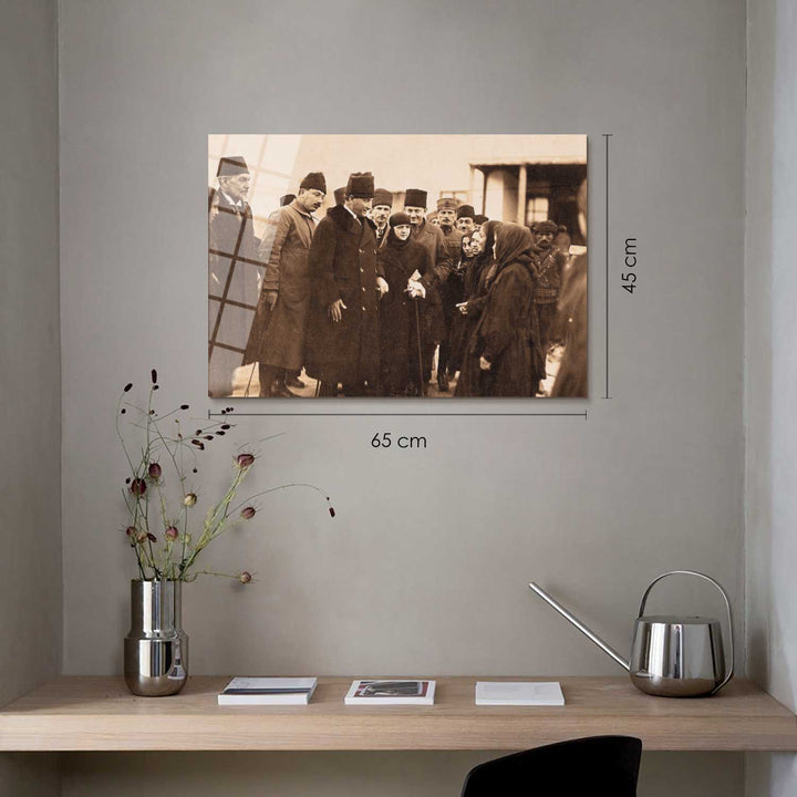 Mustafa Kemal ve Eşi Latife Hanım Konya'da Kız Öğrencilerle Sohbet Ederken Cam Tablo - ATC019