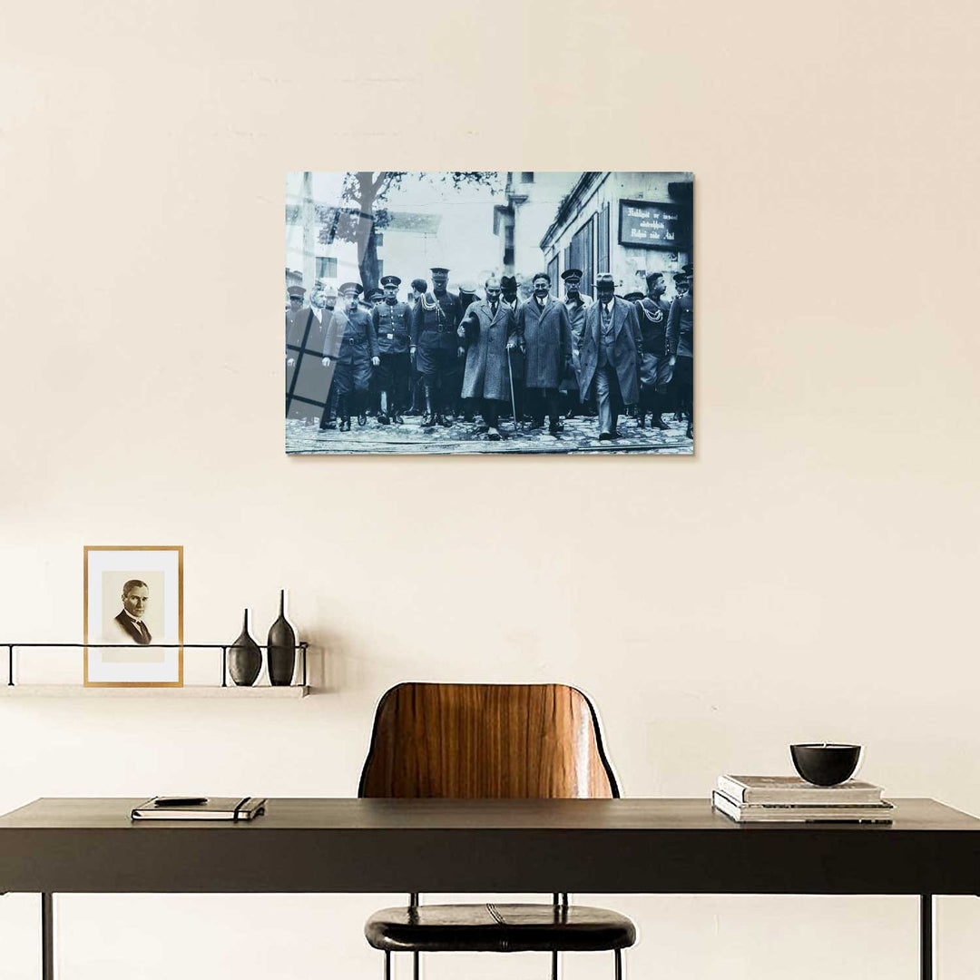 Atatürk Samsun’da Şehri Gezerken Cam Tablo - ATC007