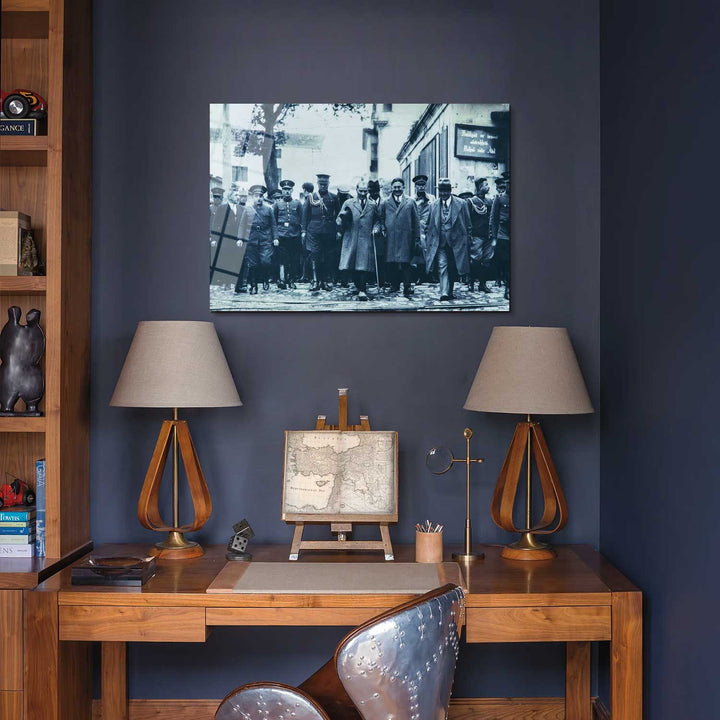 Atatürk Samsun’da Şehri Gezerken Cam Tablo - ATC007