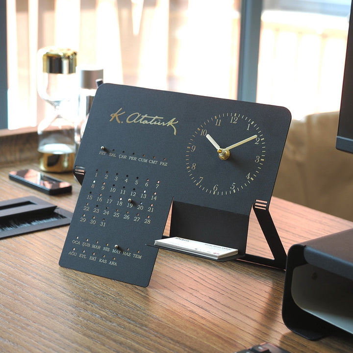 Kemal Atatürk İmzalı Metal Masa Saati ve Takvimi - APH251