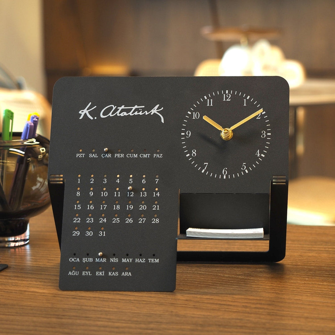 Kemal Atatürk İmzalı Metal Masa Saati ve Takvimi - APH251