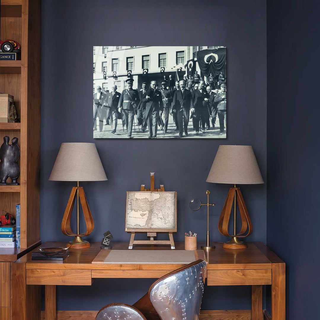 Atatürk Genelkurmay ve Milli Savunma Bakanlığı Binasının Hizmete Açılış Töreninde Cam Tablo - ATC012