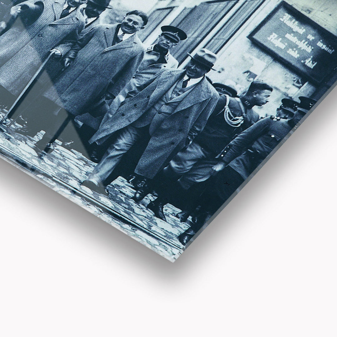 Atatürk Samsun’da Şehri Gezerken Cam Tablo - ATC007