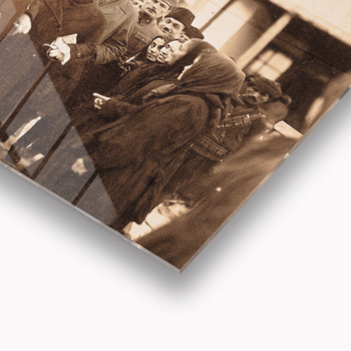 Mustafa Kemal ve Eşi Latife Hanım Konya'da Kız Öğrencilerle Sohbet Ederken Cam Tablo - ATC019